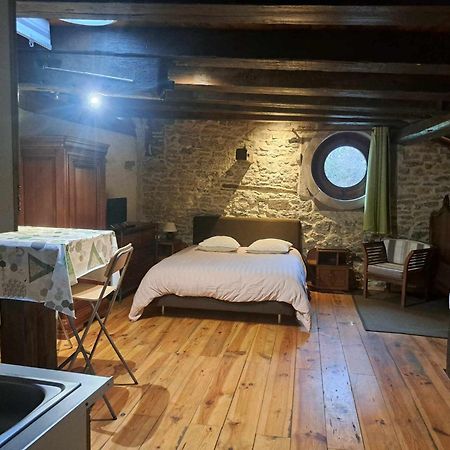 Chambres D'Hotes Les Hirondelles Gaubiving Exterior foto